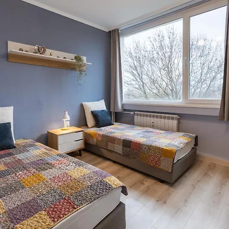 Happy Lazur アパート